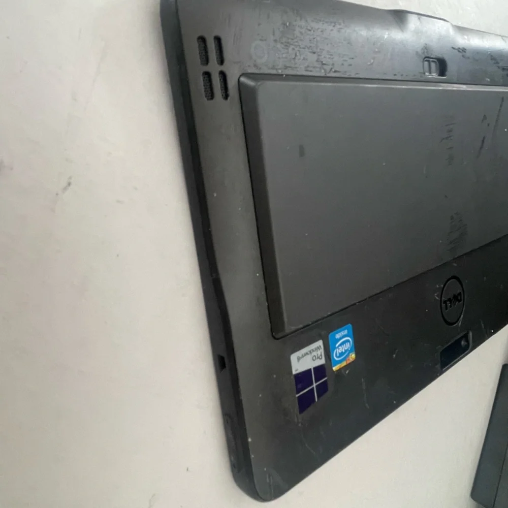 Dell latitude 10-ST2 win 8 pro tablet. Good working condition. Factory reset.